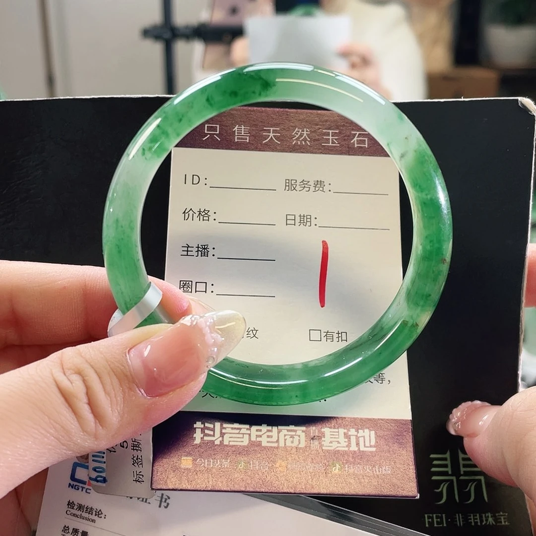 未镶嵌手镯石英质玉