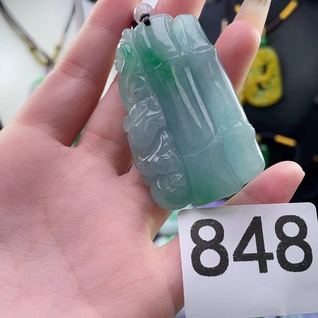 翡翠未镶嵌吊坠(赠链)