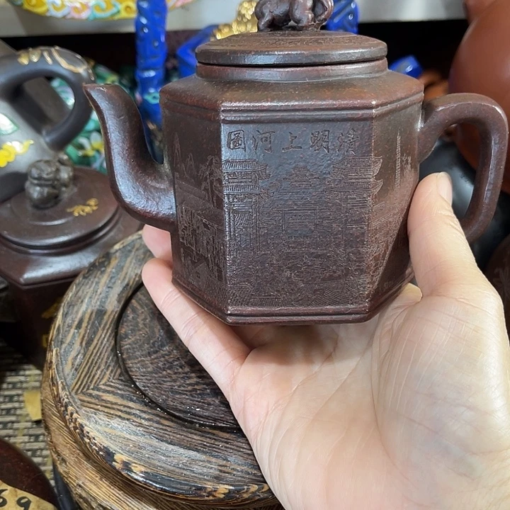 茶壶紫泥原矿泥料手工制作的一把紫砂壶。