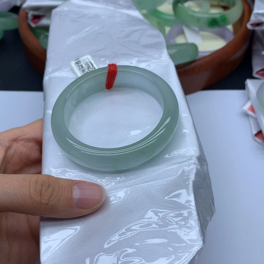 耳****手镯圈口53.5宽13.4的
