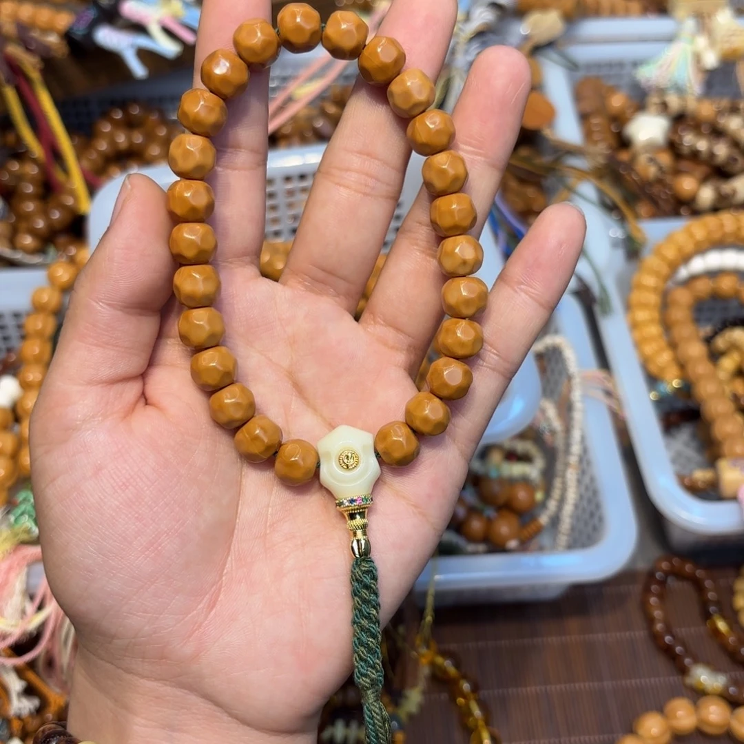 白玉菩提吊坠卡9.8猴头奶酪手持