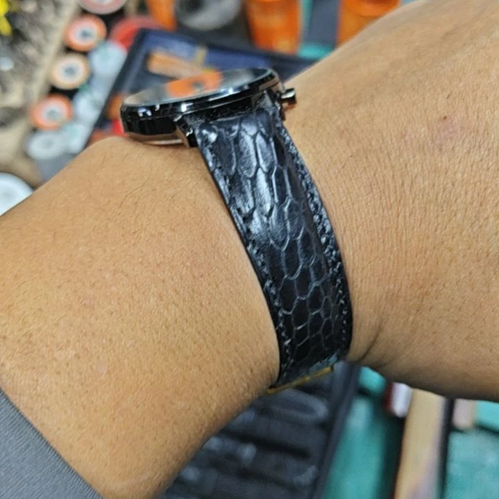 胶带鸵鸟腿皮表带好看结实耐用