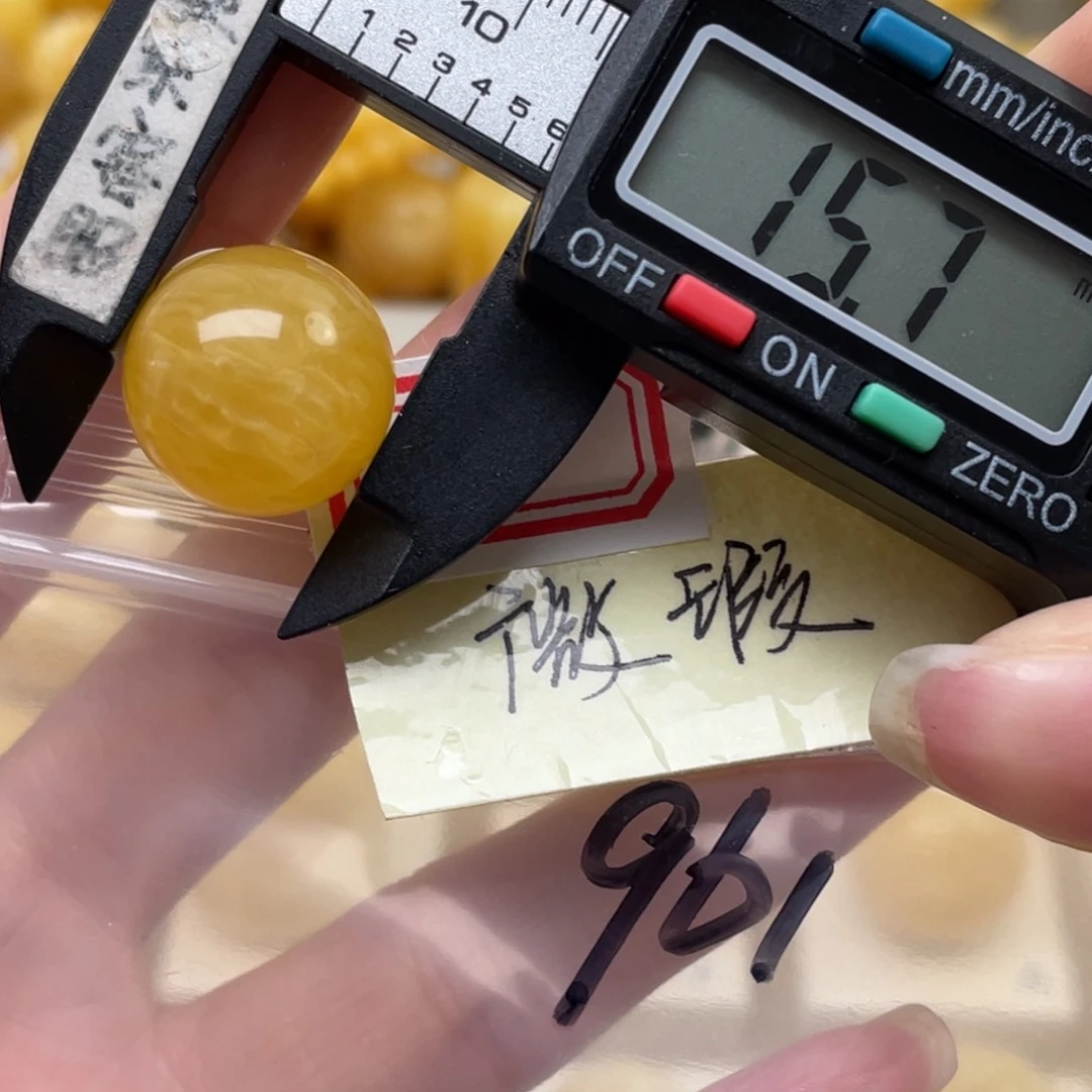 未镶嵌蜜蜡裸石大瑕