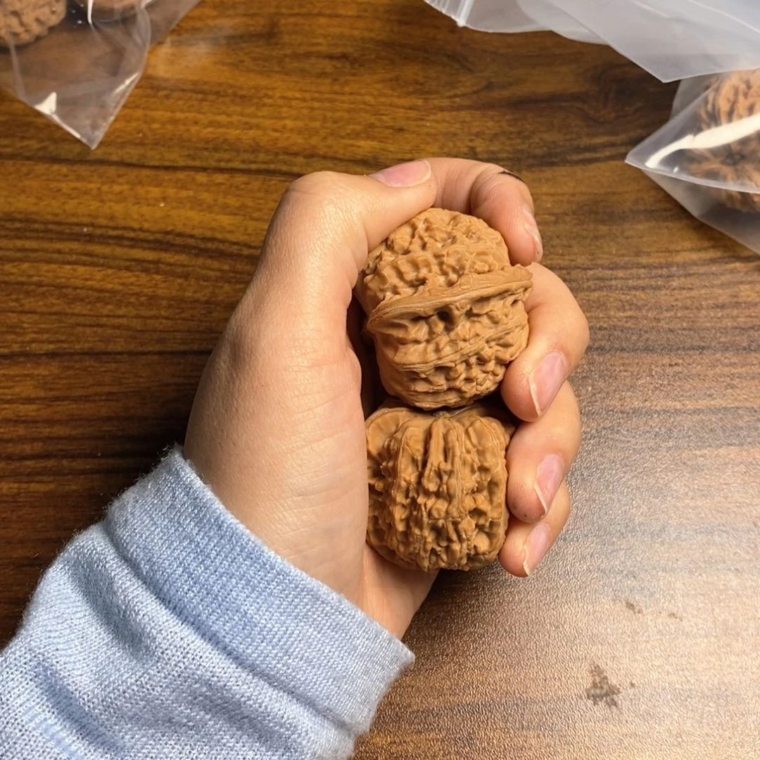 文玩核桃吊坠笑**愁白狮46