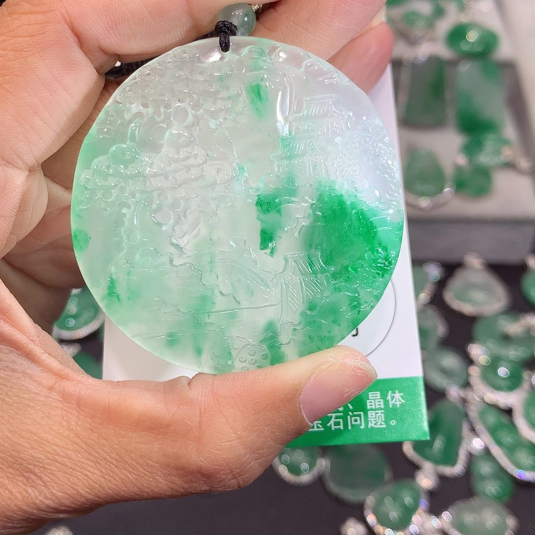 颈饰未镶嵌石英质玉（非洲翠）