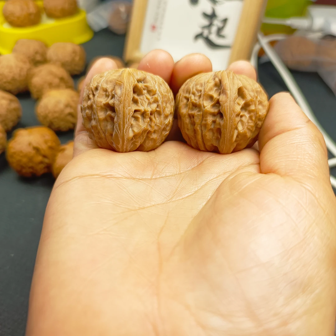 38尺修福利铁锤妹妹文玩核桃