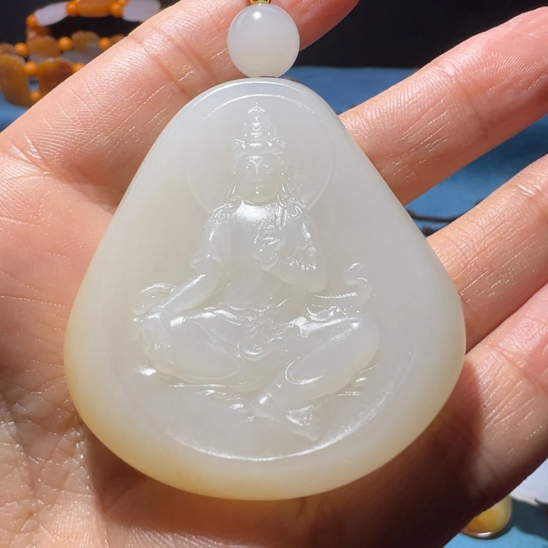 谭***峰颈饰未镶嵌和田玉