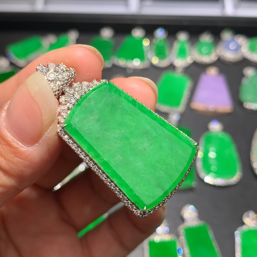 翡翠颈饰18K金镶嵌翡翠