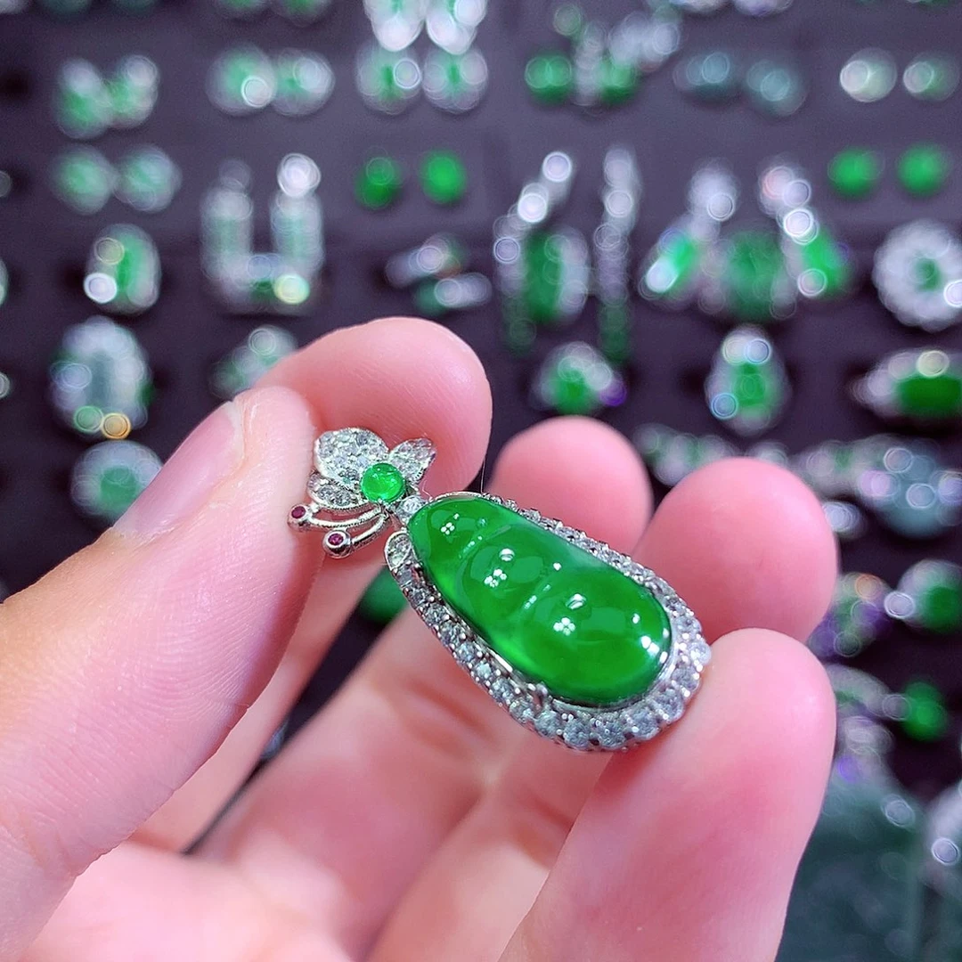 颈饰未镶嵌翡翠天然