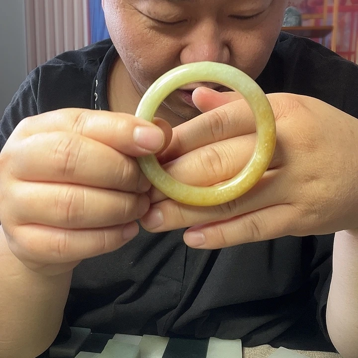 和田玉（糖玉）未镶嵌手镯