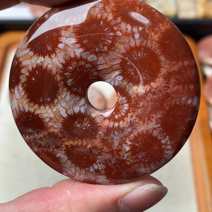 硅化玉颈饰未镶嵌花***?