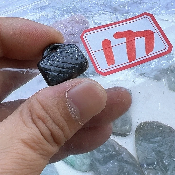 翡翠颈饰未镶嵌白*