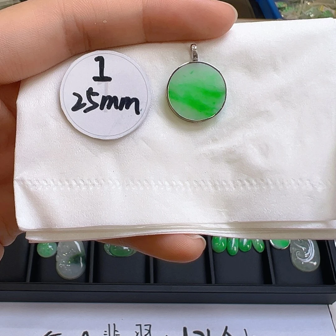 翡翠吊坠(不含链)18K金镶嵌翡翠