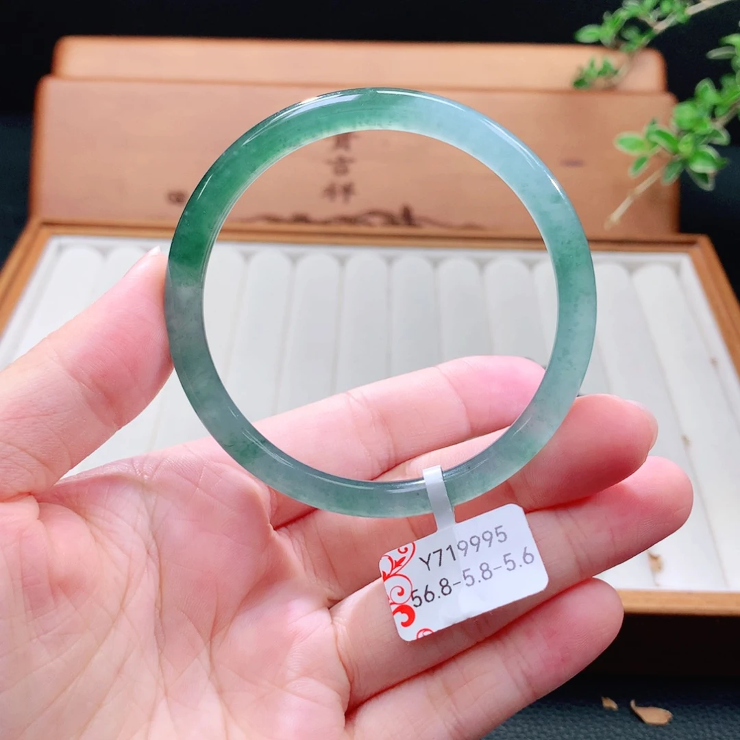 翡翠手镯（圆镯）未镶嵌