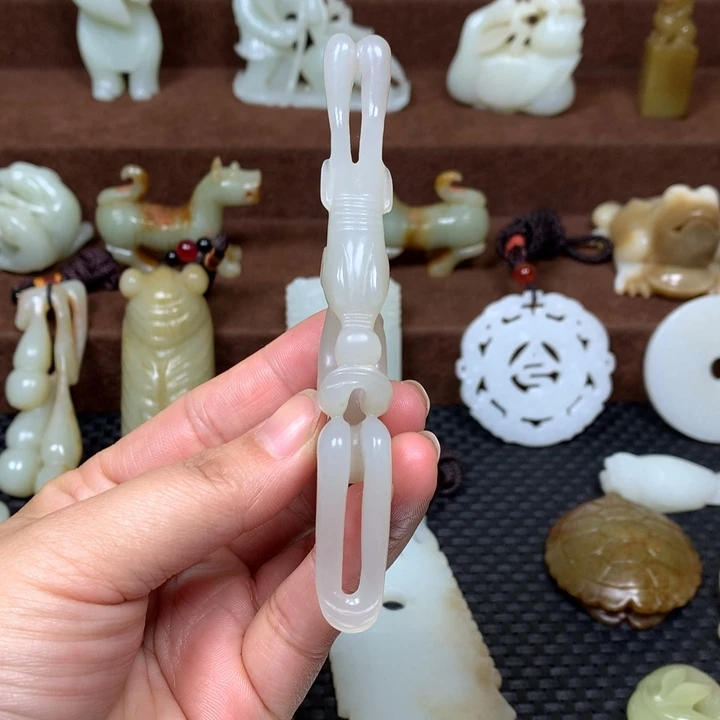 和田玉未镶嵌把件