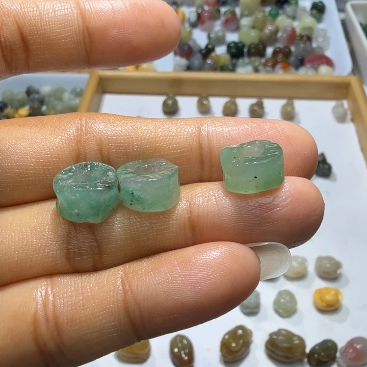 和田玉未镶嵌珠宝奇石右面送