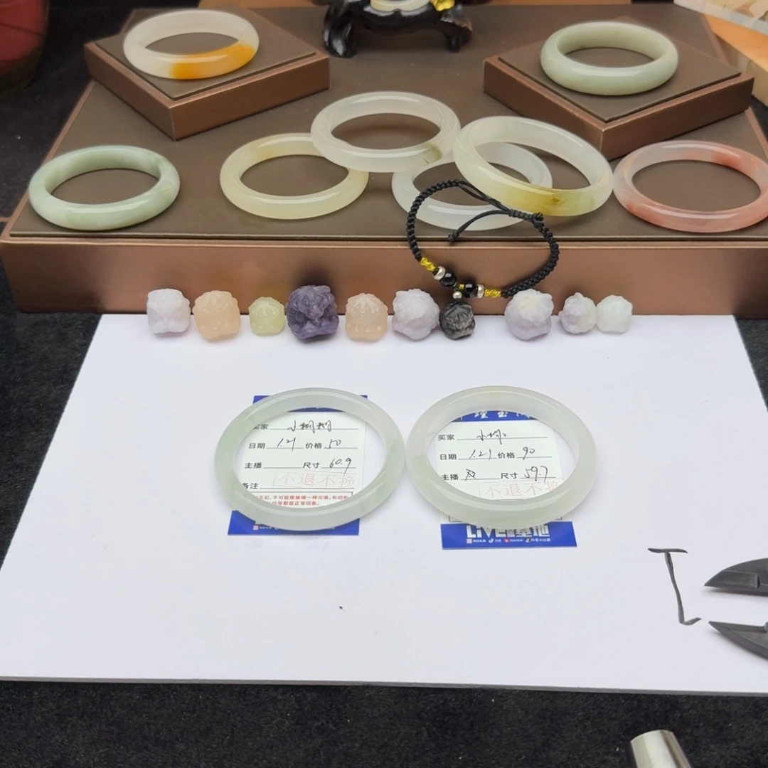 石英质玉手镯未镶嵌小*糊