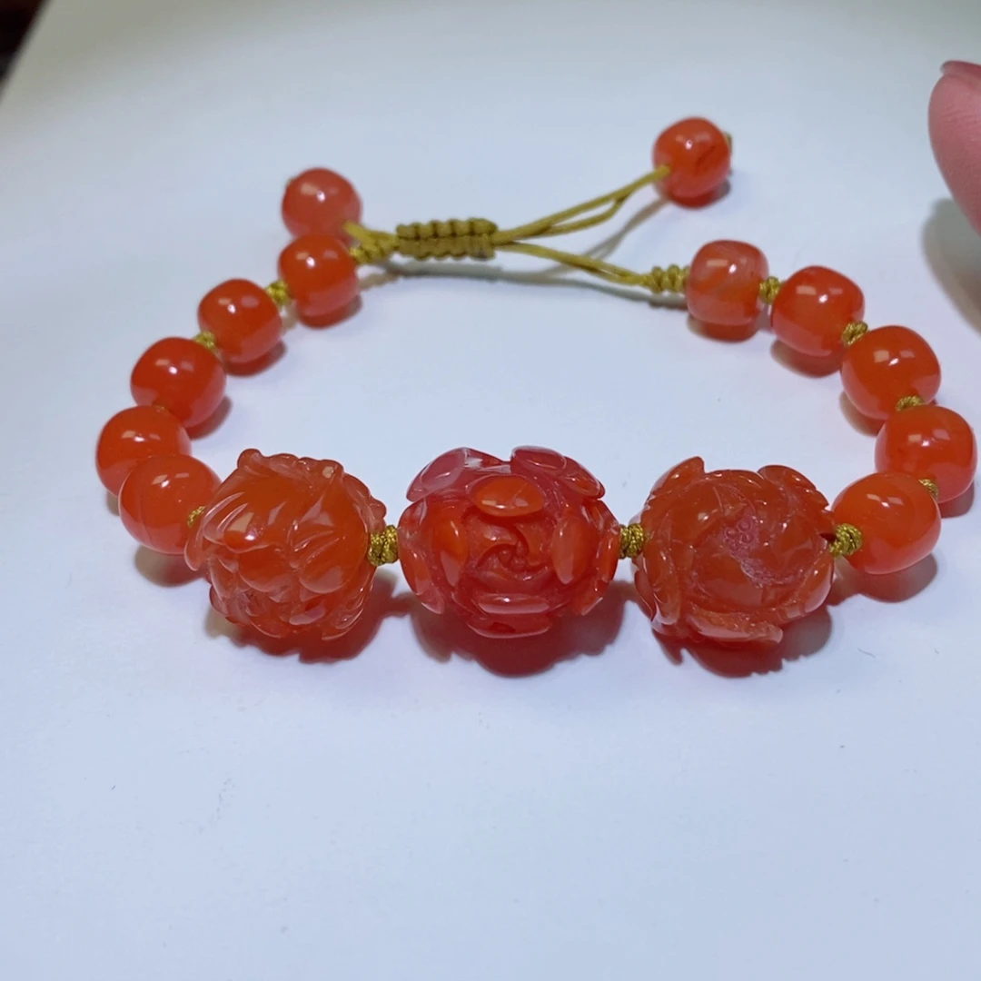 南红玛瑙手串未镶嵌雕刻牡丹花