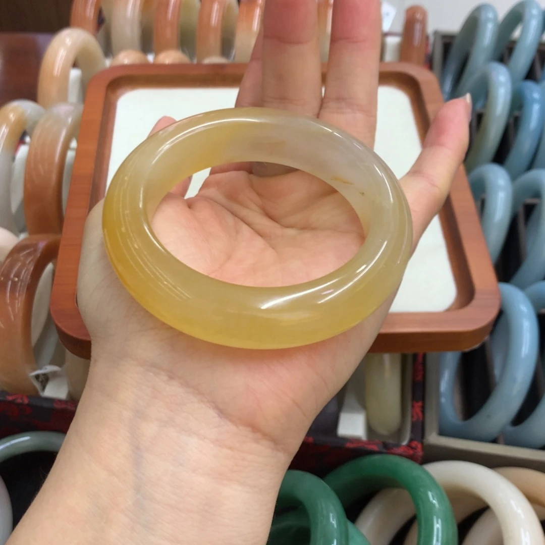 蓝***晴石英质玉未镶嵌手镯