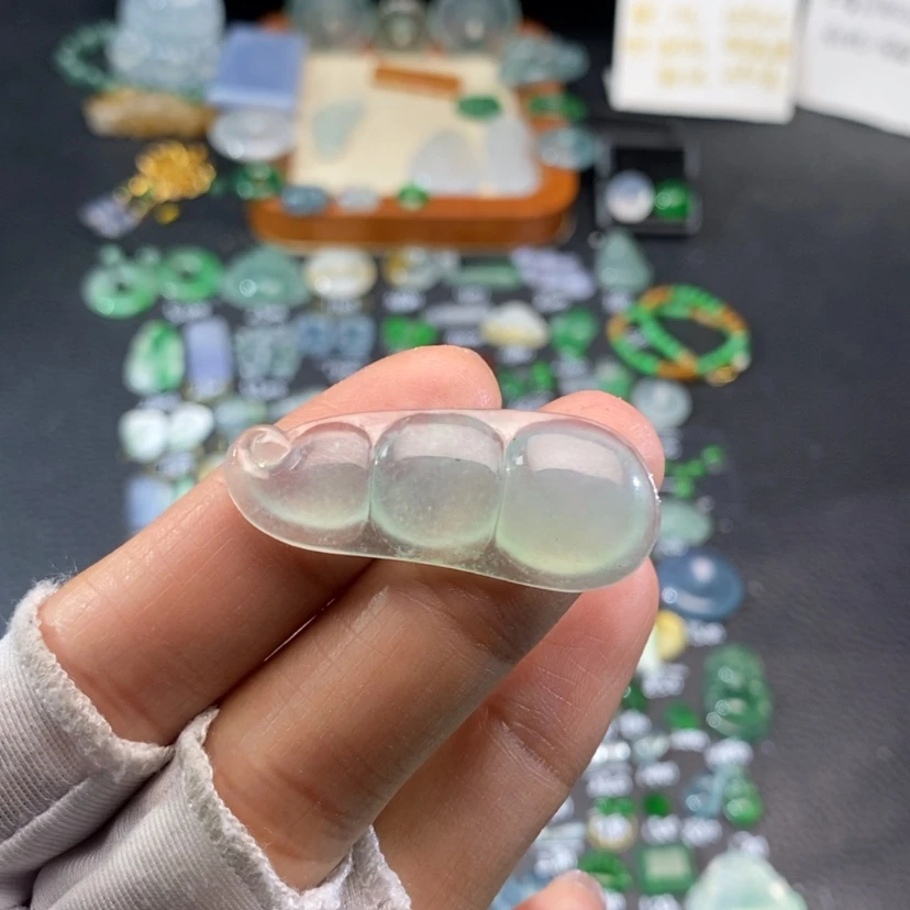 【闪购商品】翡翠挂件未镶嵌豆子