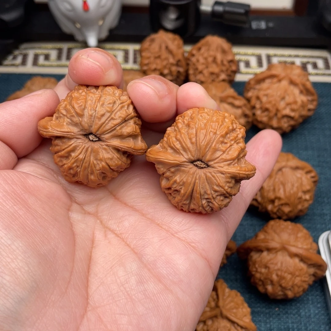 文玩核桃把件满肉血麒麟38