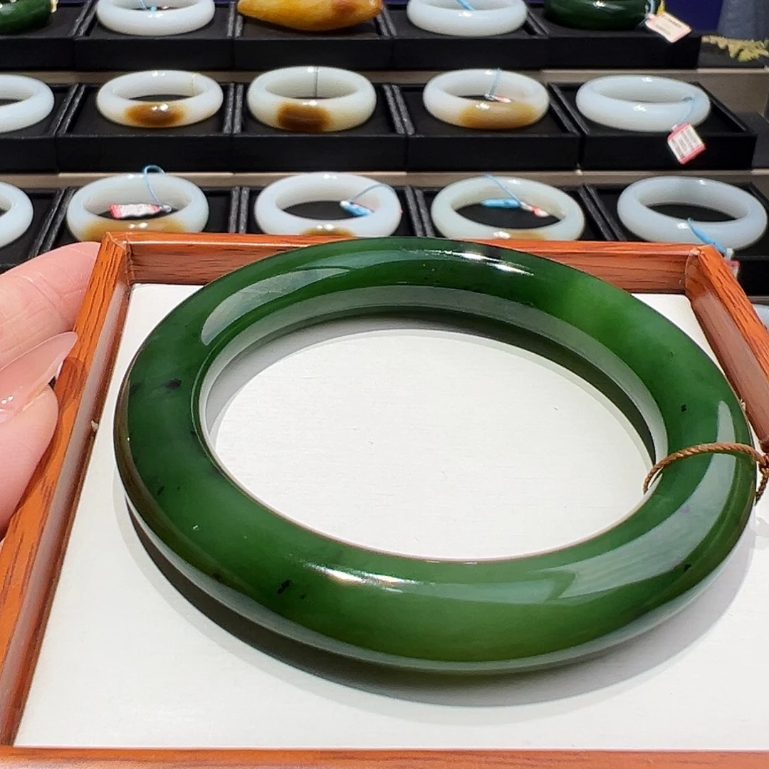 和田玉未镶嵌手镯