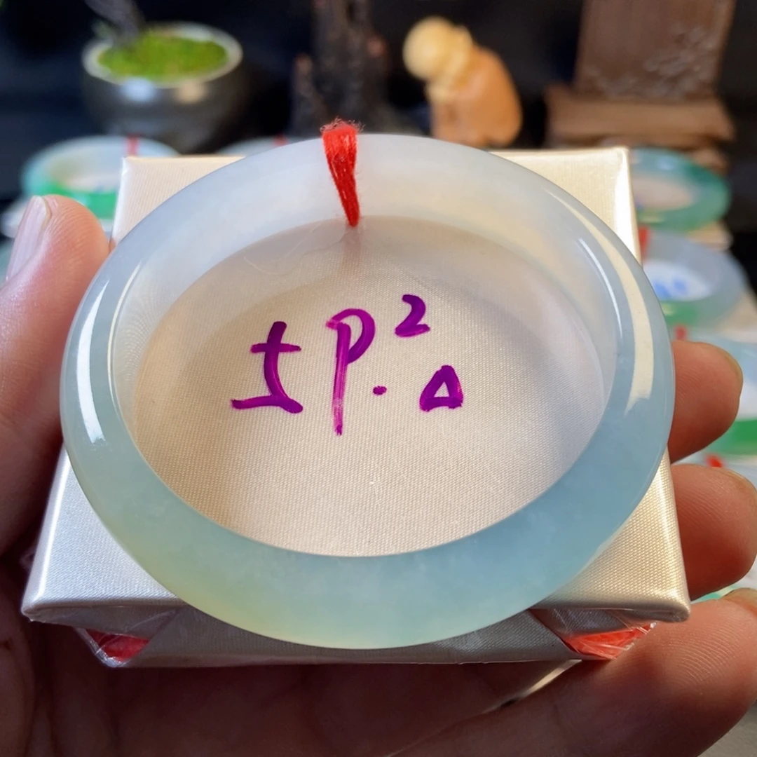 翡翠未镶嵌手镯49、半山水正圈