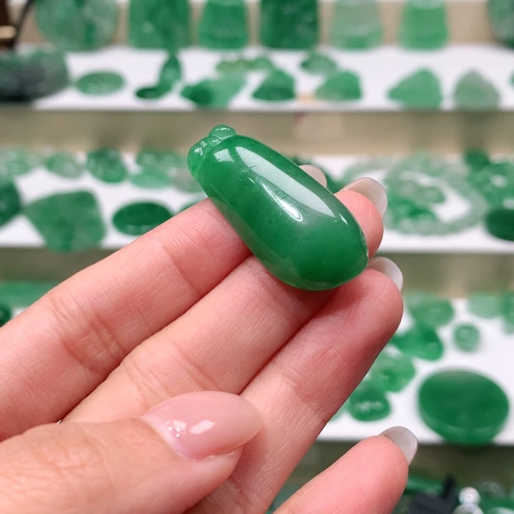 颈饰未镶嵌石英质玉