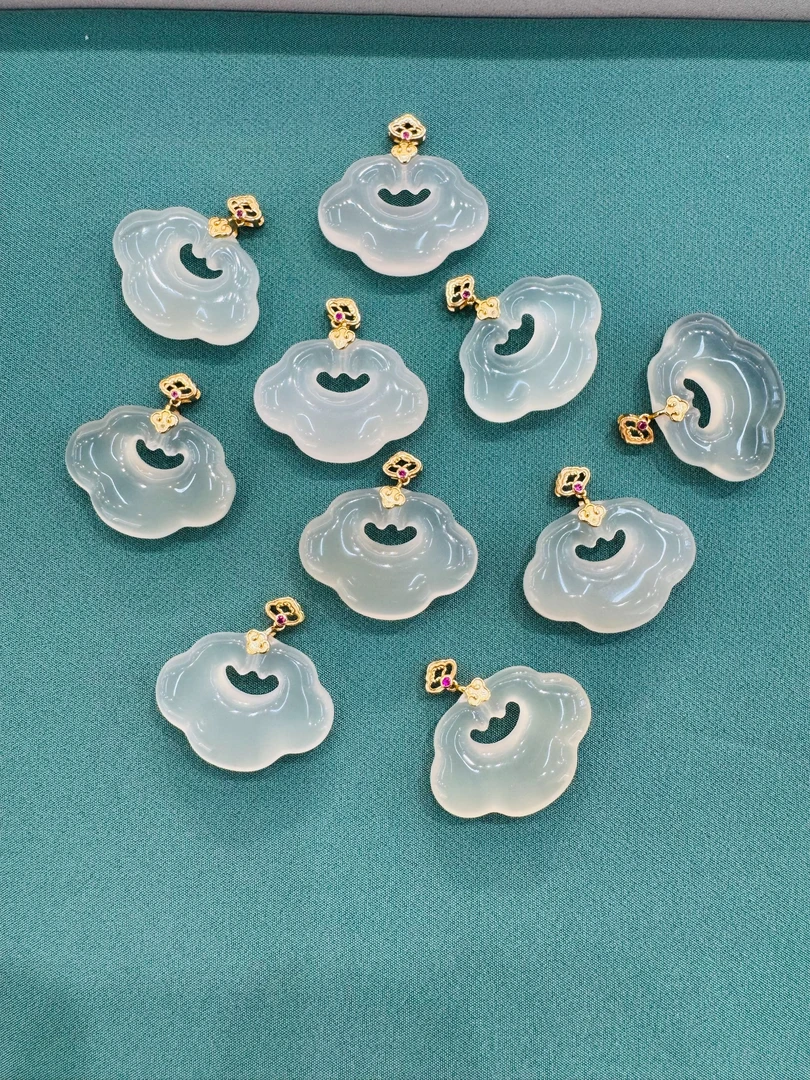 XL-604新中式白月光玉髓玛瑙吊坠祥云如意锁S925银镶嵌轻奢小众