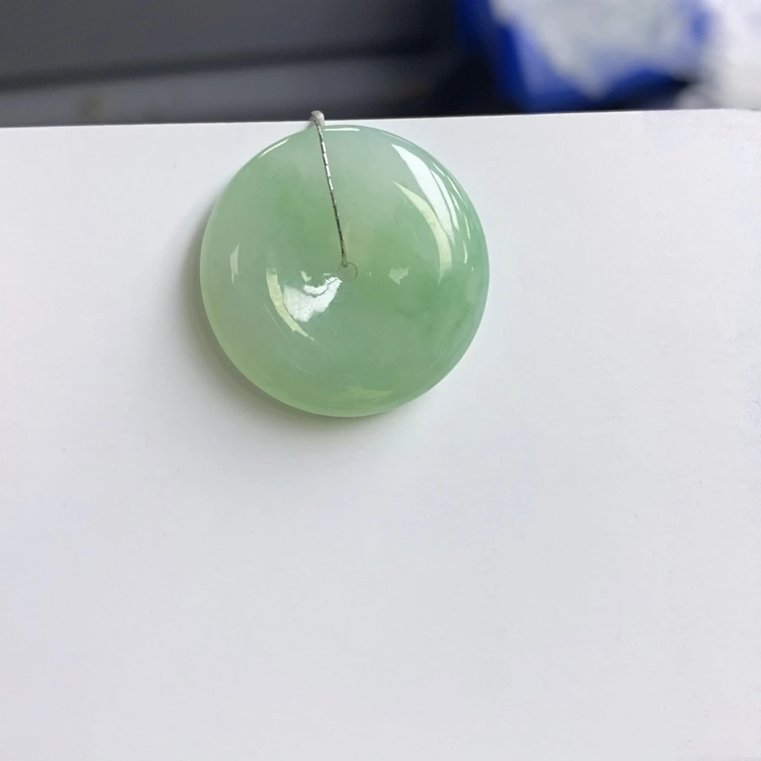 翡翠颈饰未镶嵌平安扣