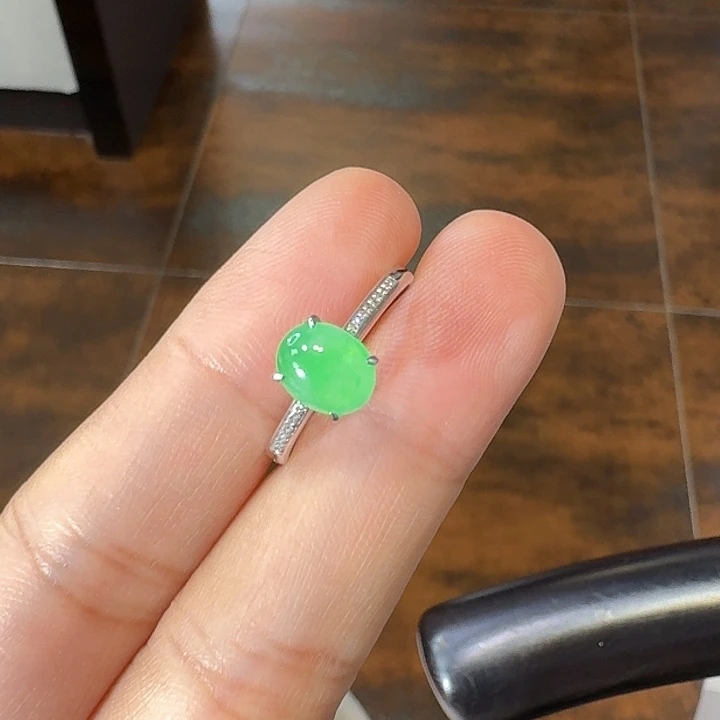 翡翠18K金镶嵌戒指