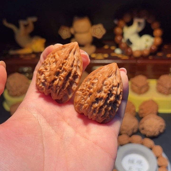 第***亮把件文玩核桃战天鸡心