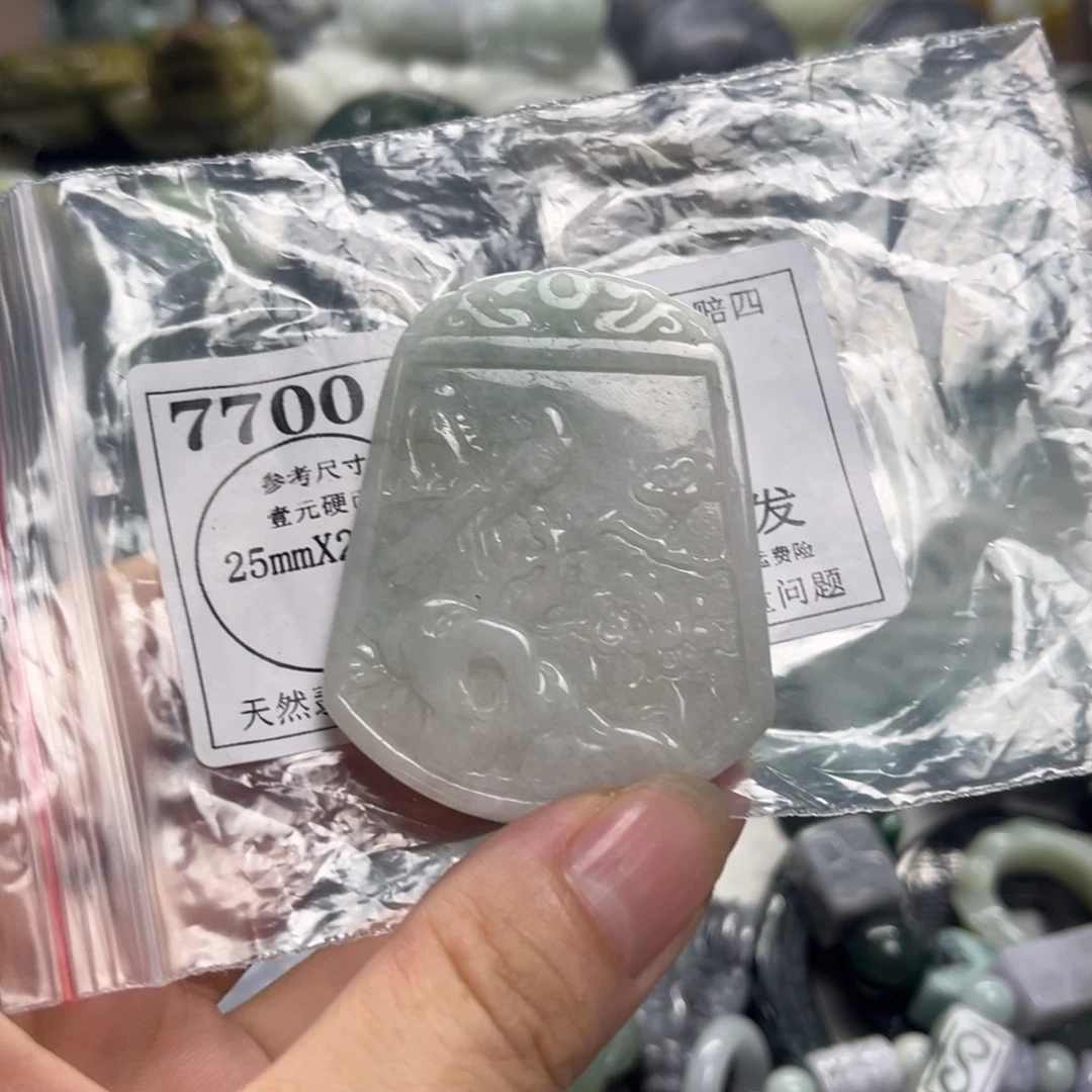 翡翠未镶嵌颈饰7700