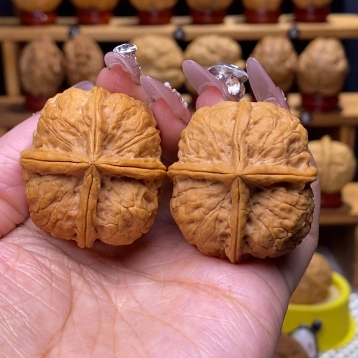 L***Z文玩核桃把件玉玺四棱5号39尺