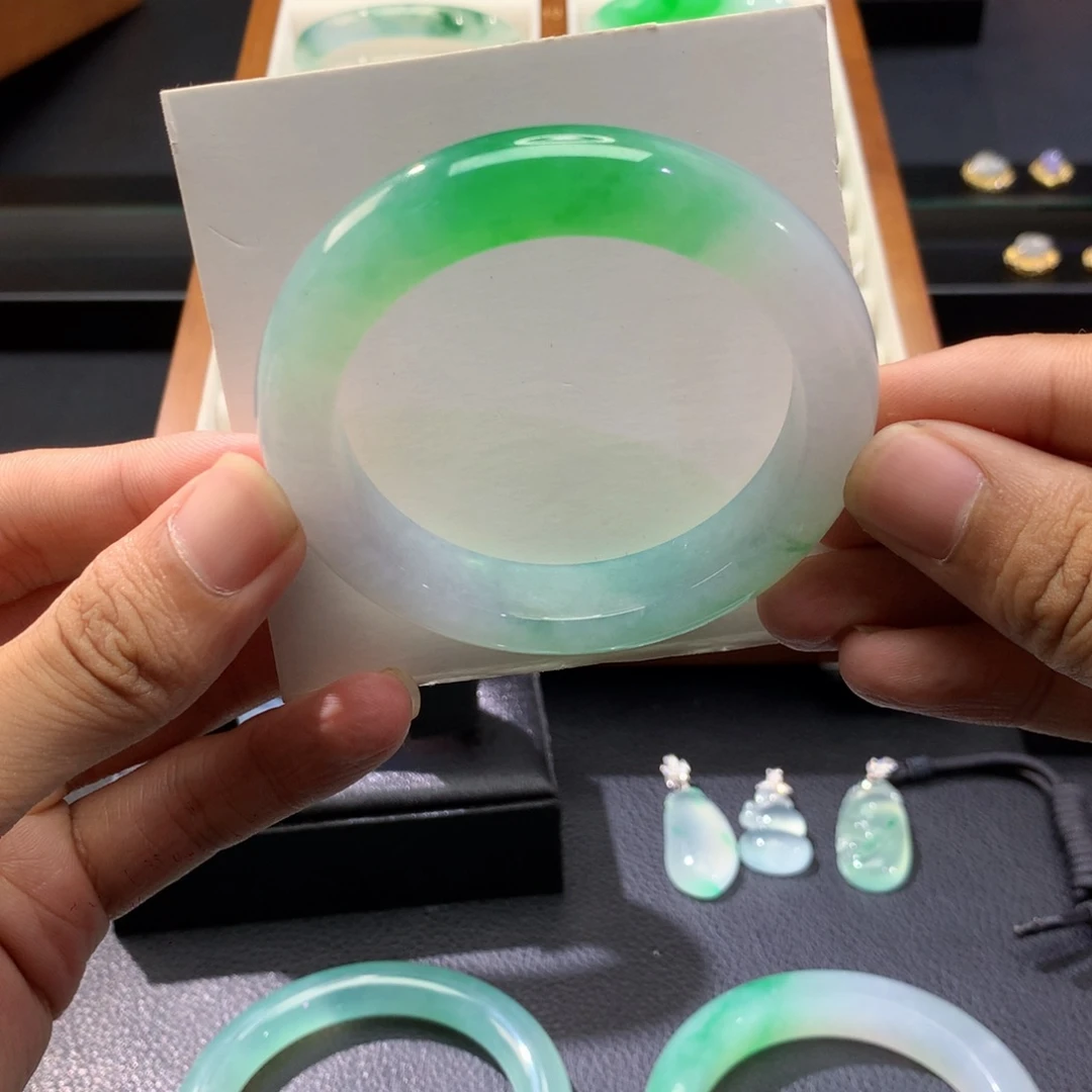*****翡翠未镶嵌手镯分单