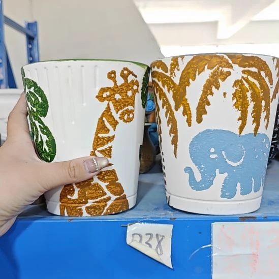 当场凑满15发货，不凑不发，花盆盆口不方不圆有针孔黑点矿点是正常