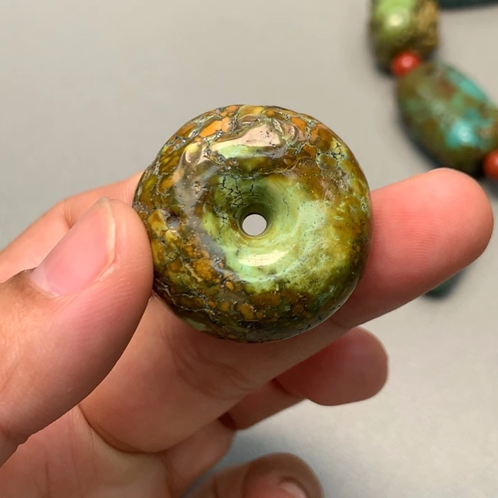 绿松石未镶嵌颈饰