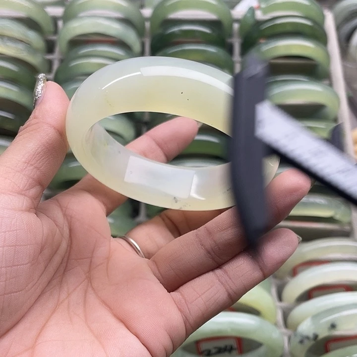 蛇纹石玉未镶嵌手镯209