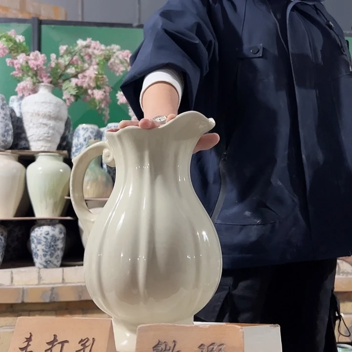 景德镇陶瓷花瓶工厂