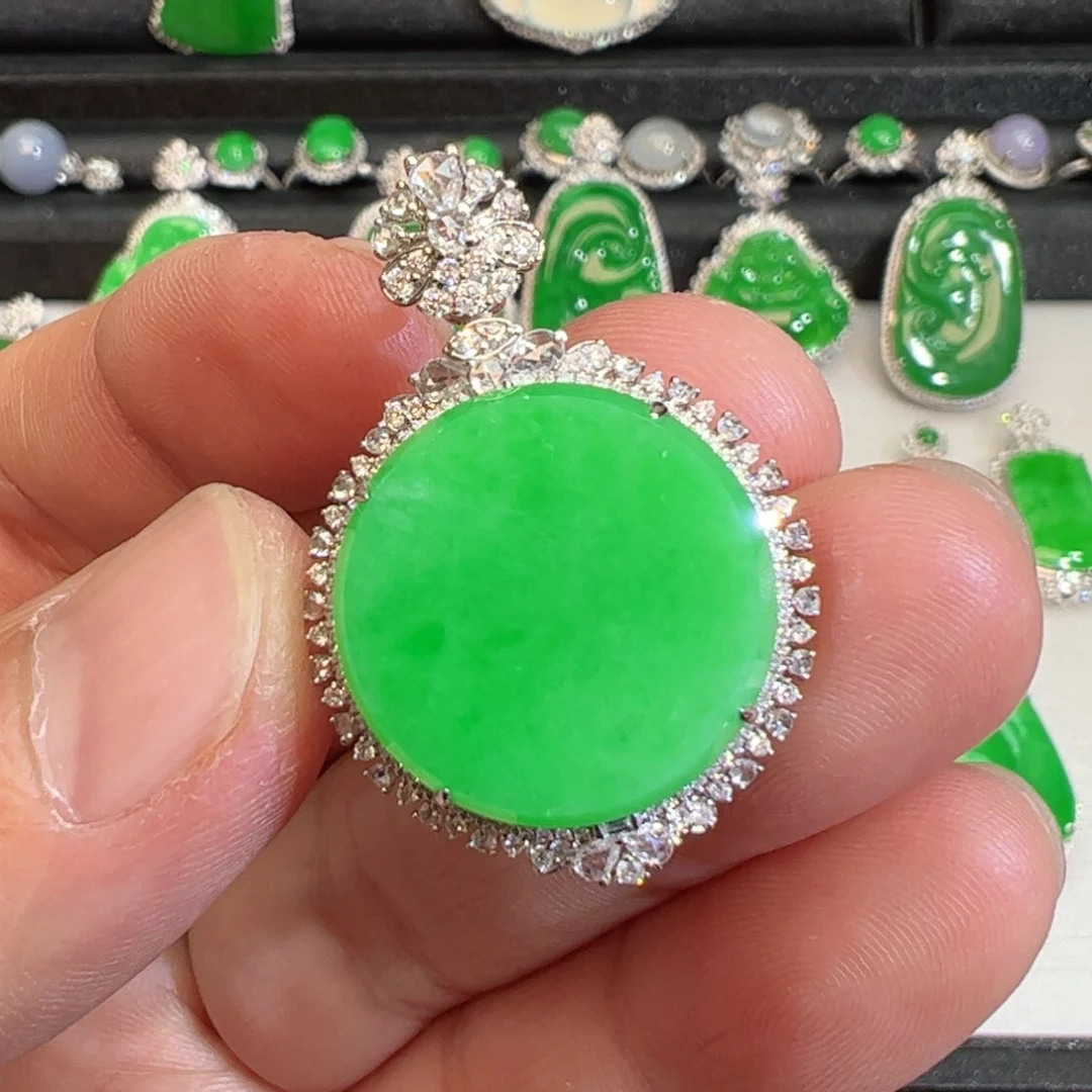 翡翠吊坠(不含链)18K金镶嵌