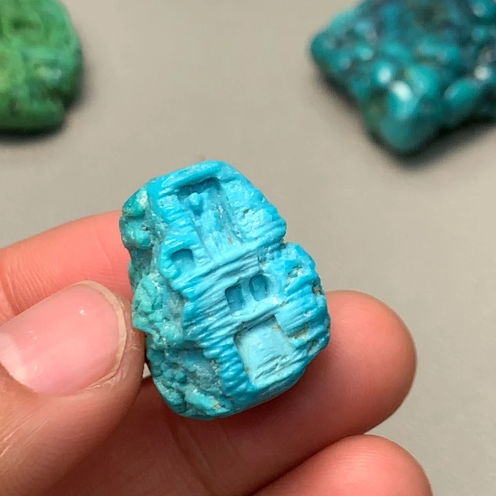 绿松石未镶嵌颈饰