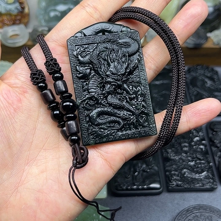 蛇纹石玉未镶嵌颈饰周*森