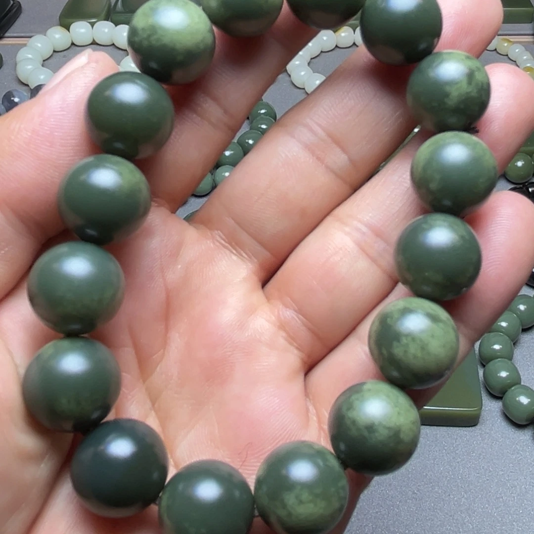 和田玉未镶嵌手链沙枣青卡14带风化皮