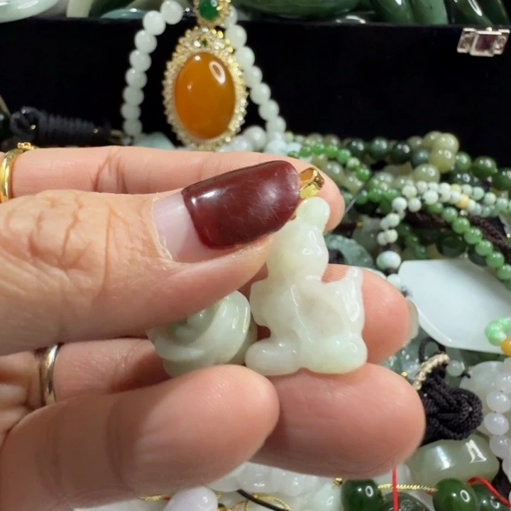 翡翠未镶嵌颈饰翡翠花富贵