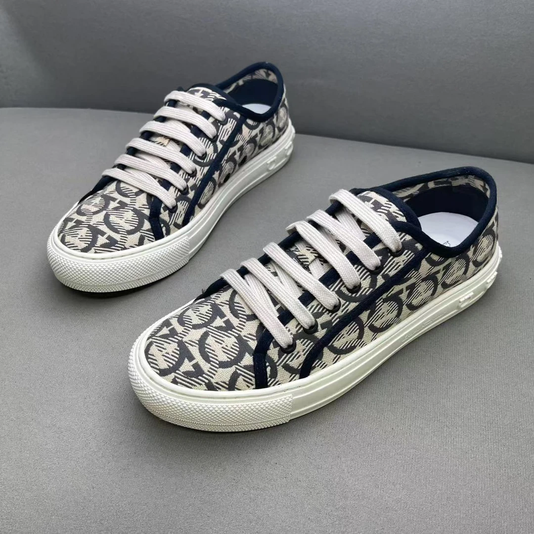 99新 FERRAGAMO/菲拉格慕 米白色帆布马蹄扣老花板鞋 39.5国码