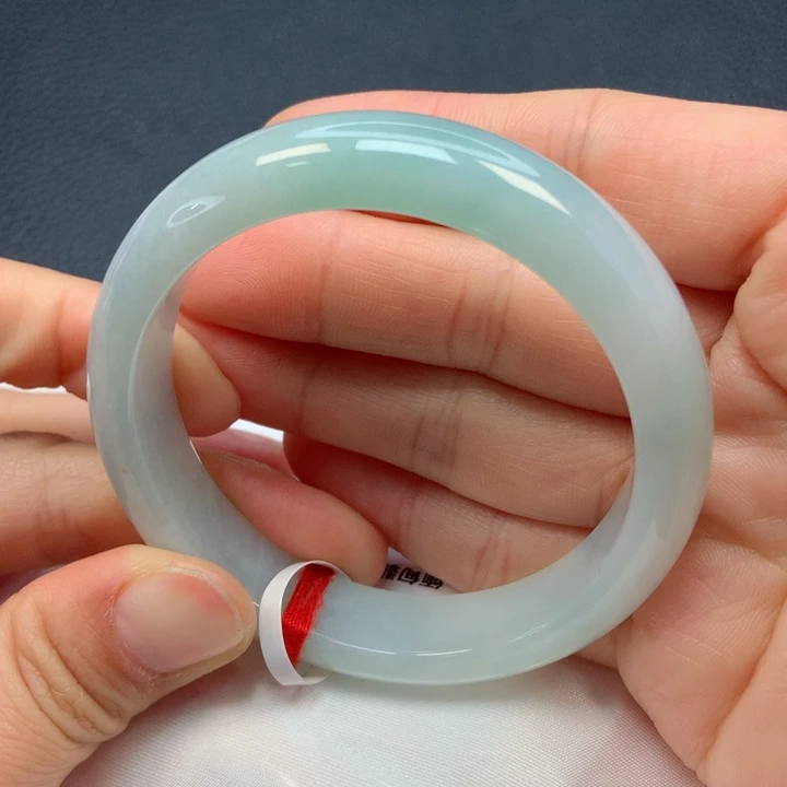 翡翠手镯未镶嵌53圈