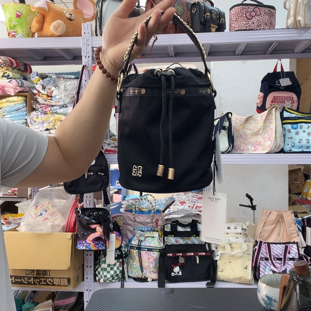 PU化妆包等产品和产品