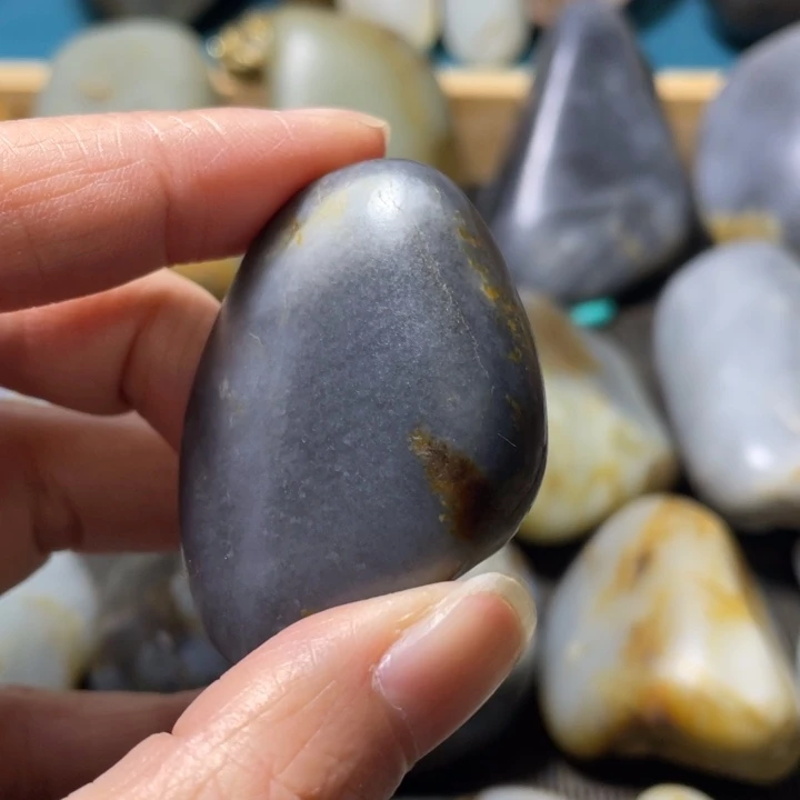 虹***E和田玉未镶嵌颈饰