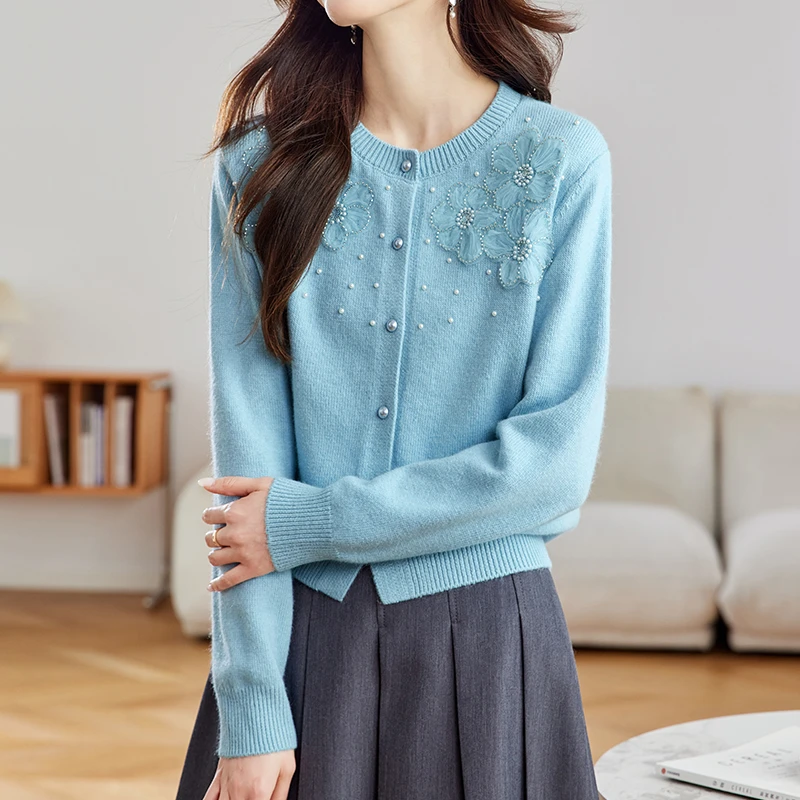 鄂尔多斯市羊毛衫开衫女早春气质小香风花朵钉珠洋气宽松针织外套