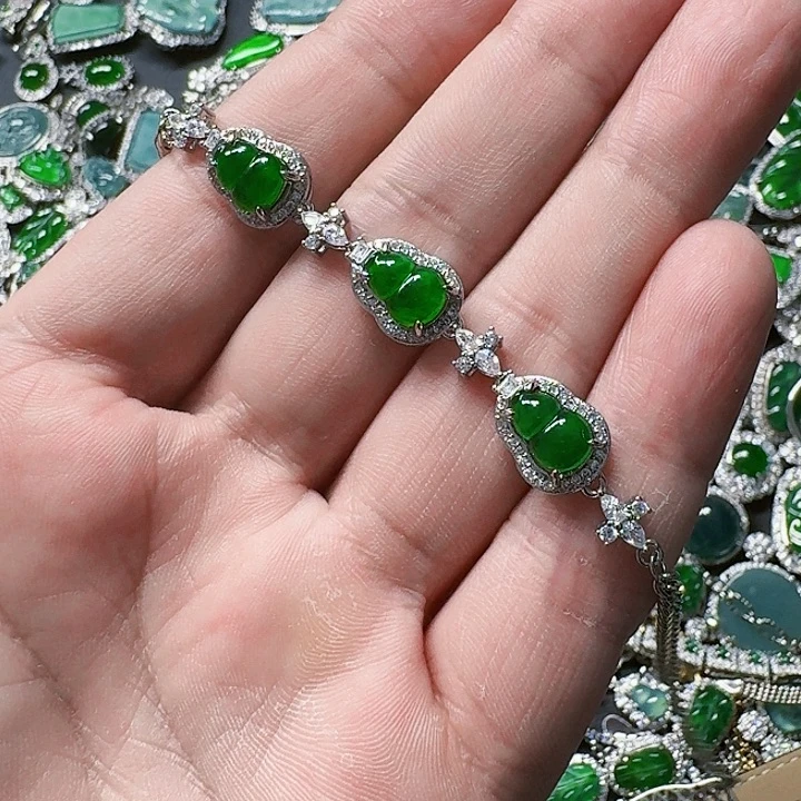 翡翠颈饰未镶嵌天然A货翡翠放漏